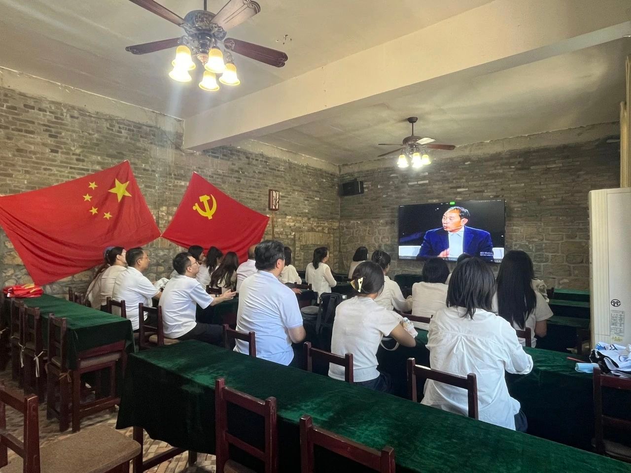 追寻红色足迹，赓续革命薪火——文化艺术学院党总支主题党日活动侧记